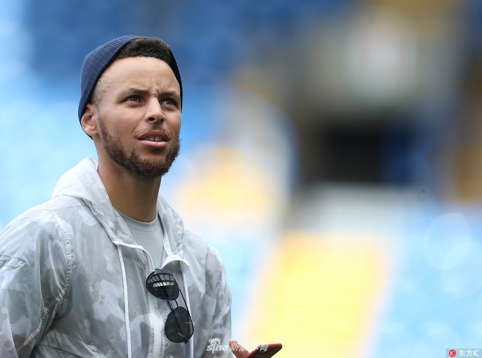 AYX-库里迎来十二赛季出色发挥，阿森纳观众热烈欢呼！