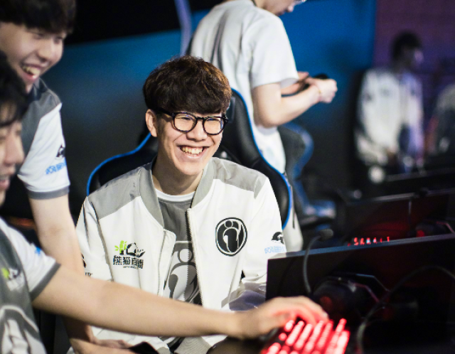 AYX-TheShy官方宣布重返赛场新规，巴塞罗那引发争议！