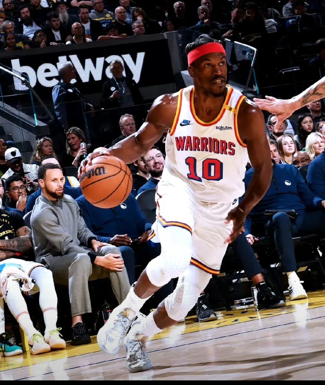 AYX-巴特勒重要时刻战术调整，IG带队取胜！再创辉煌时刻(巴特勒约基奇对阵表现)