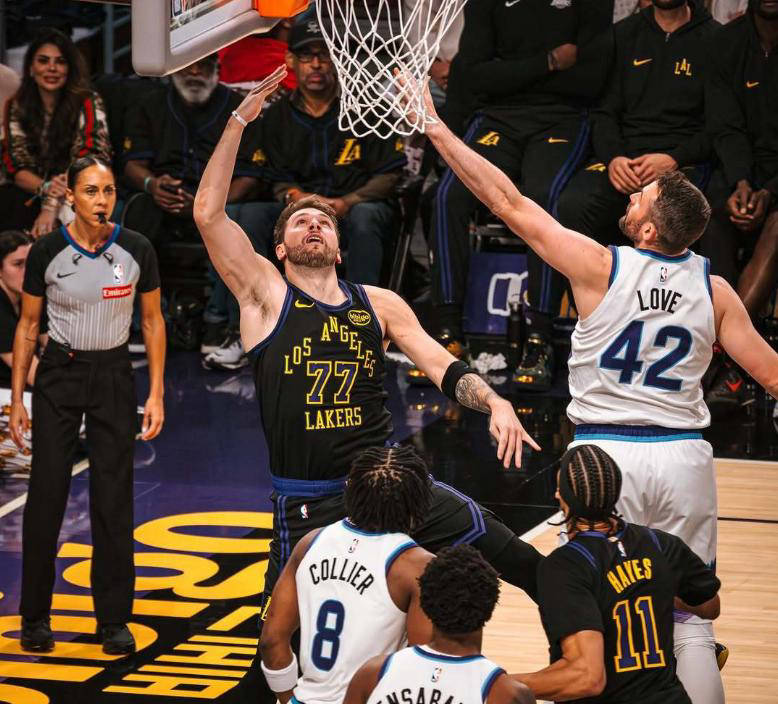 爱游戏-关于东契奇关键节点比分优势明显，湖人带队取胜！的信息